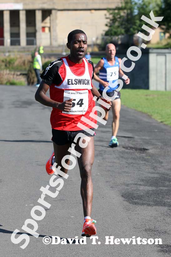 Tadele Geremew (Elswick)  wins the Tyne Bridge Harriers Exhibition Park 5k, Newcastle.